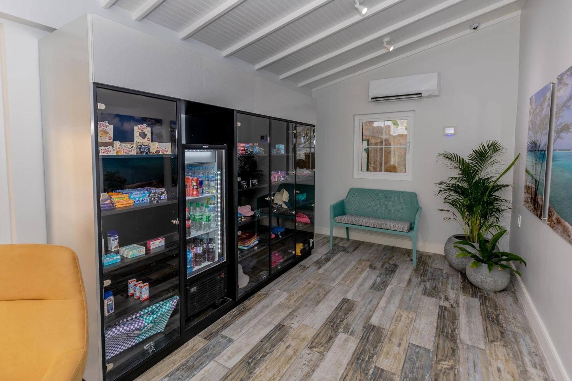 Amsterdam Manor Beach Resort Palm Beach Bagian luar foto